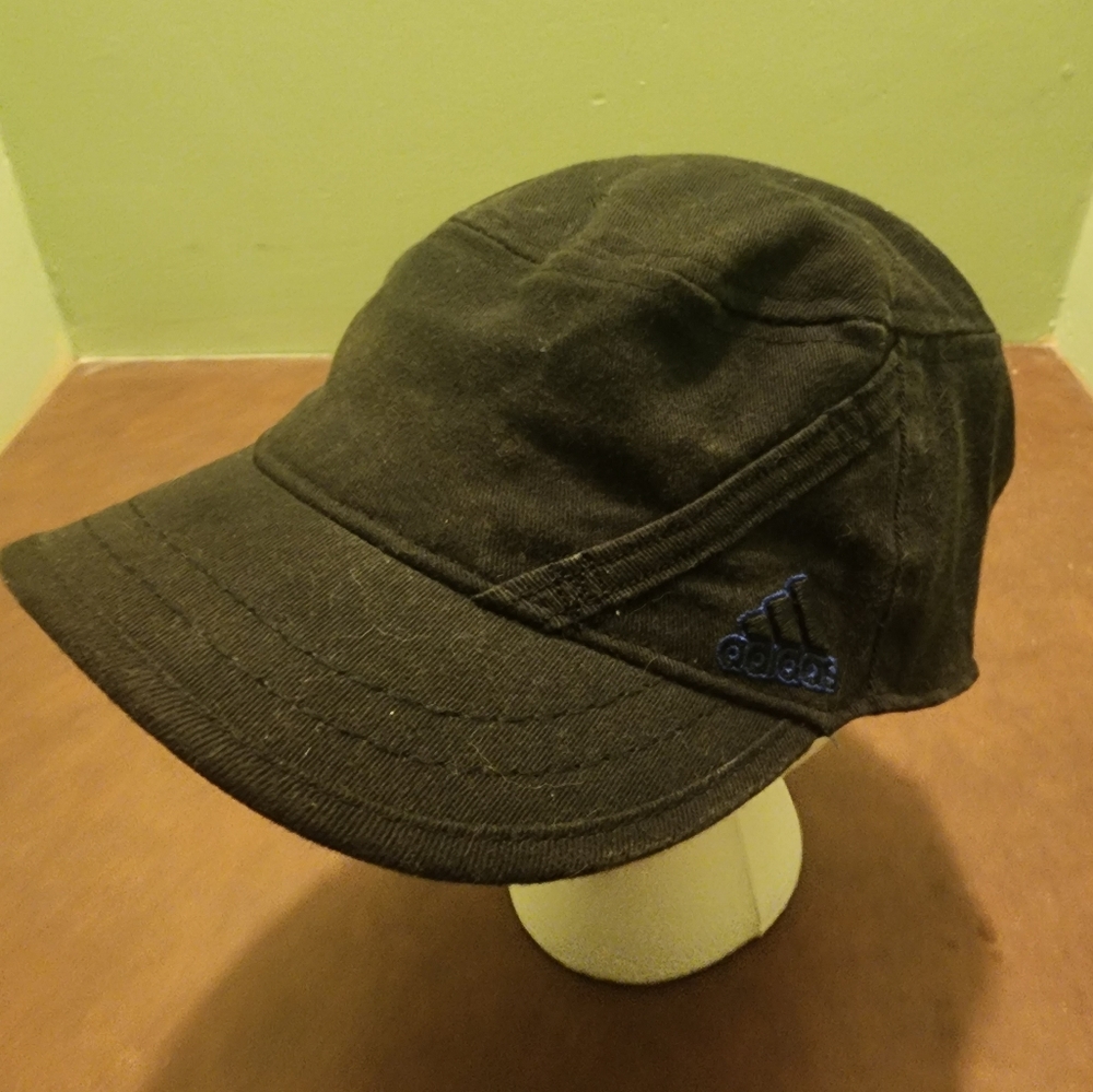 Addias black crew hat one size fits all